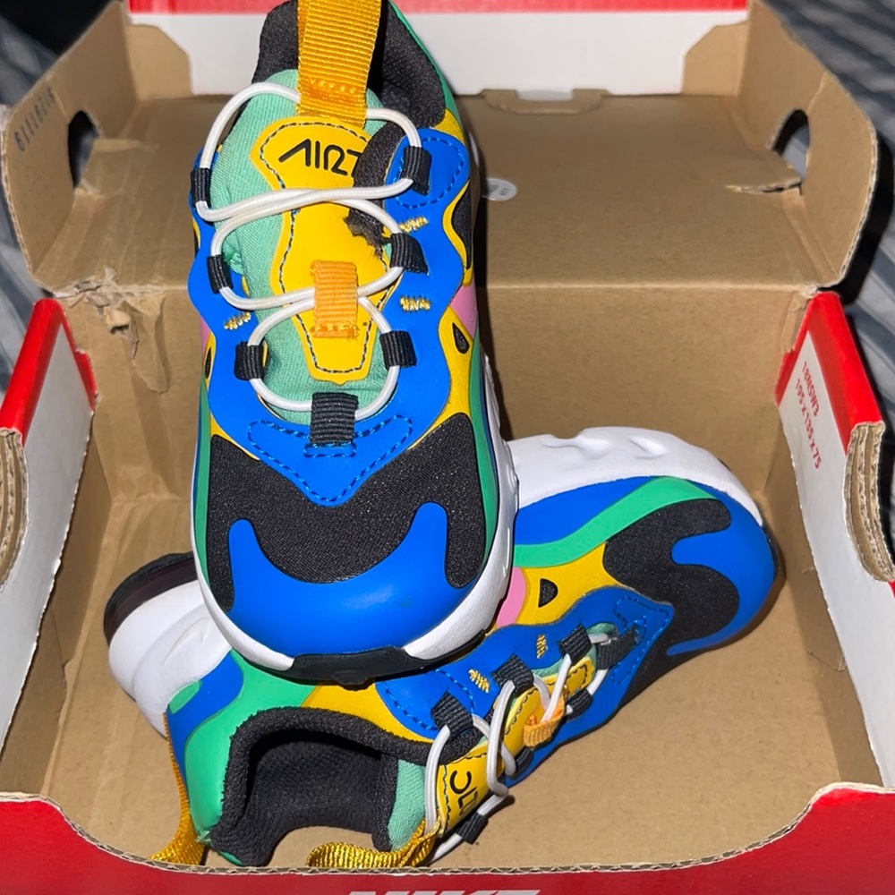 NIKE AIR MAX 270 SIZE 6C